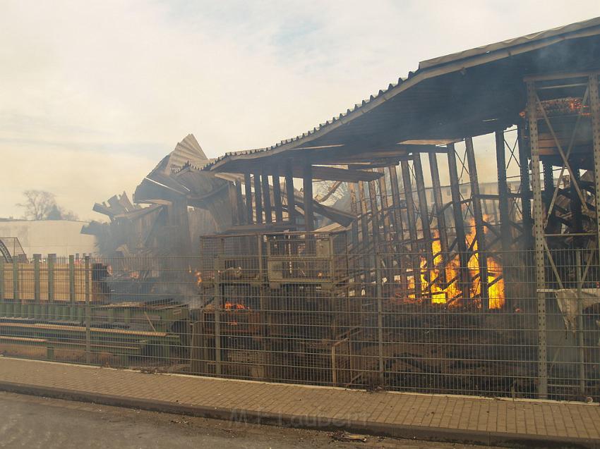 Grossbrand Holzlager Siegburg Industriestr P207.JPG